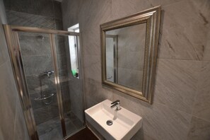 Shower, hair dryer - The penthouse flat - sea views (L-Isla)