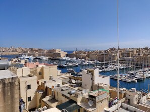 Marina - The penthouse flat - sea views (L-Isla)