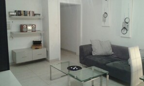 TV - Water Front Flat - balcony (Tas-Sliema)