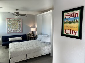 2 bedrooms, desk, iron/ironing board, free WiFi - Desert Sunshine + Snowbird + Spring Training  (Sun City)