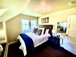 4 bedrooms, travel cot, WiFi, bed sheets