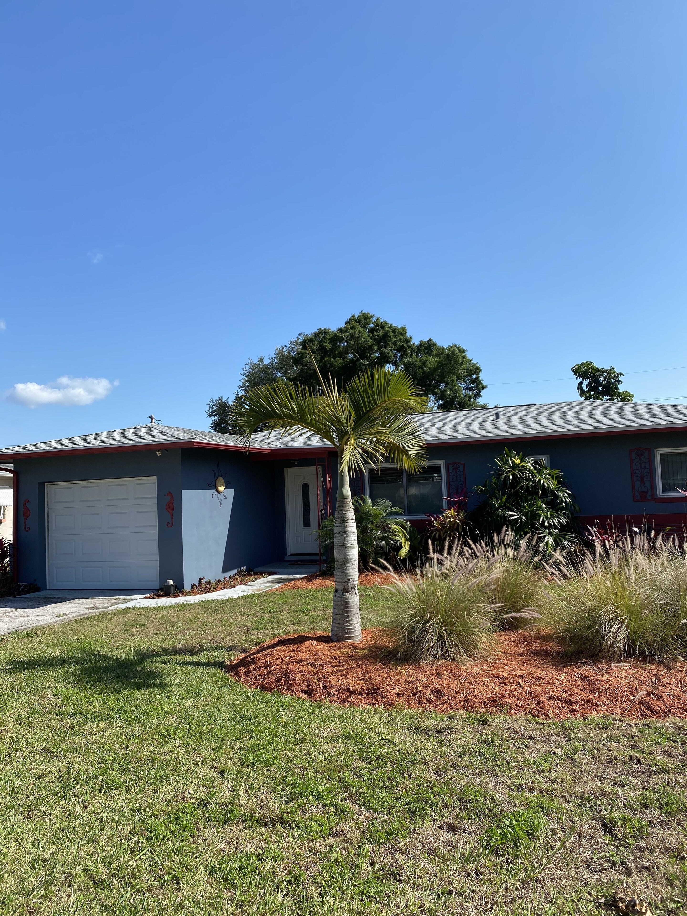 Your vacation awaits in this Seminole house with unheated private pool.
