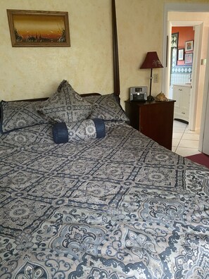 3 bedrooms, iron/ironing board, travel cot, WiFi - Your vacation awaits in this Seminole house with unheated private pool. (Seminole)