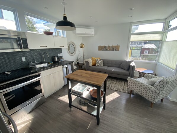 Fridge, microwave, oven, stovetop - Modern home in the Heart of Eastsound Village - Walk to Shops, Cafes, & Beaches (Eastsound)