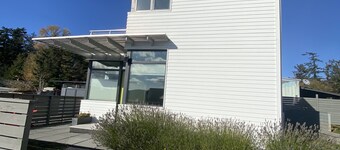 Modern home in the Heart of Eastsound Village - Walk to Shops, Cafes, & Beaches