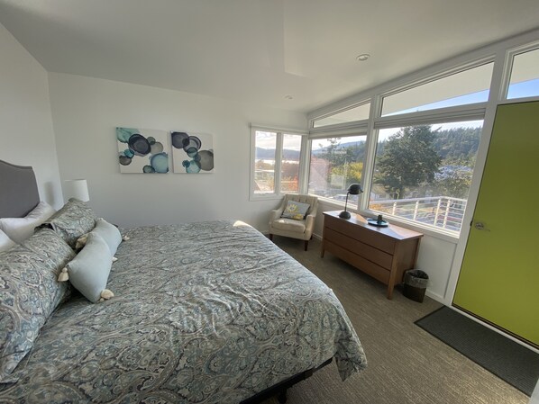 2 bedrooms, iron/ironing board, travel cot, free WiFi