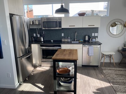 Modern home in the Heart of Eastsound Village - Walk to Shops, Cafes, & Beaches