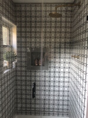 Combined shower/tub, hair dryer, towels, toilet paper
