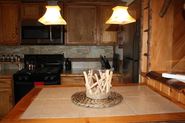 Microwave, coffee/tea maker, cookware/dishes/utensils - Camp Shepard (Saranac Lake)