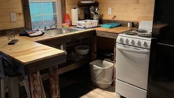 Mikrowelle, Wasserkocher mit Kaffee-/Teezubehör