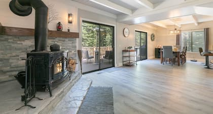 Tahome Lodge - Dog Friendly Escape with Private Hot Tub, Garage, and Remote Workspace