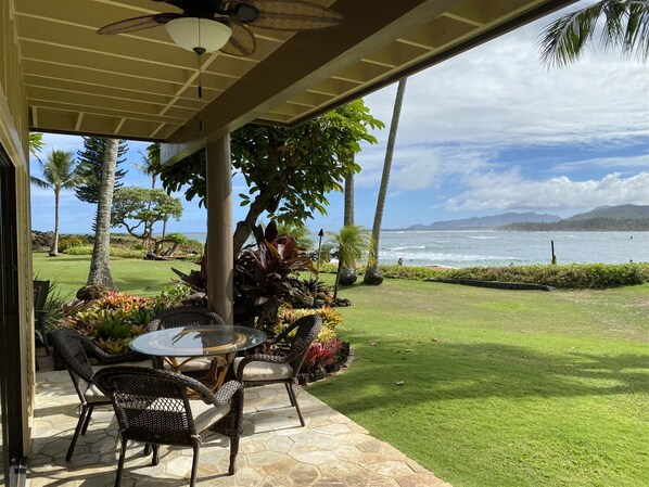 Outdoor dining - Lae Nani 311 Ground Floor Ocean Front Condo Located only Steps to the Beach (Kapaʻa)
