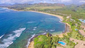 On the beach - Lae Nani 311. Huge Ground Floor Ocean Front Condo! (Kapaʻa)