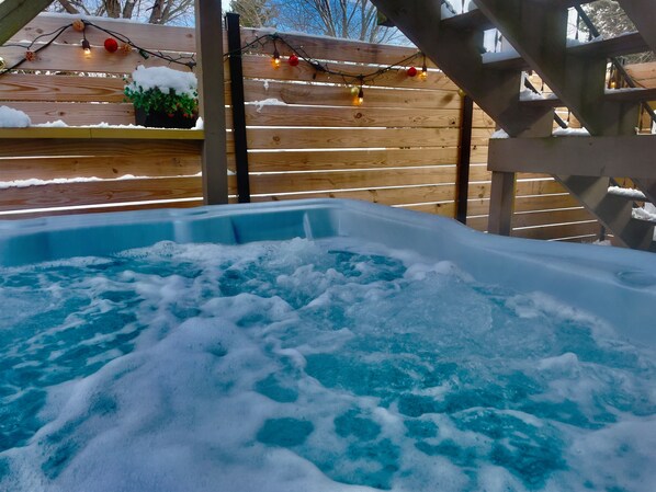 Outdoor spa tub - Ultimate Wine Country Retreat | Hot Tub, Arcade, and Mins to Spire and Winery! (Geneva)