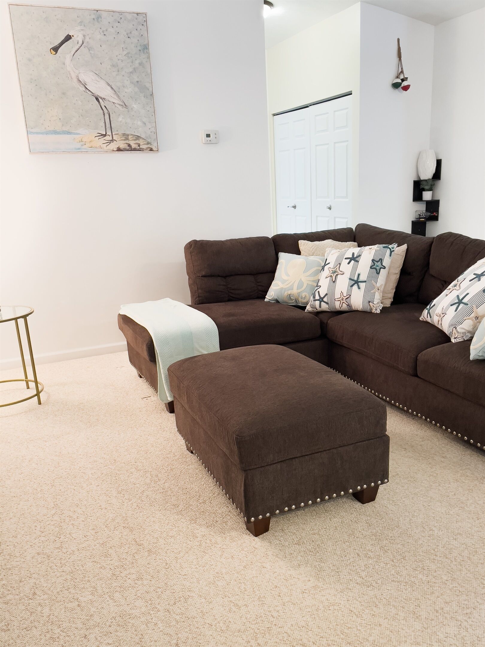 Smart TV, videojuegos, mesa de ping pong, libros