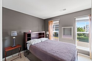 Room - Three levels 3 bedrooms, 3.5 bathrooms, 2,224 sqft (Bristow)