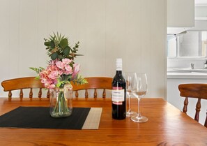 Dining - Metung Akora 2Bdrm Apartment Pets & Boats welcome! (Metung)