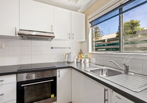 Frigorífic, microones, forn i placa de cuina 