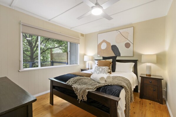 2 chambres, fer et planche à repasser, accès au Wi-Fi (inclus)