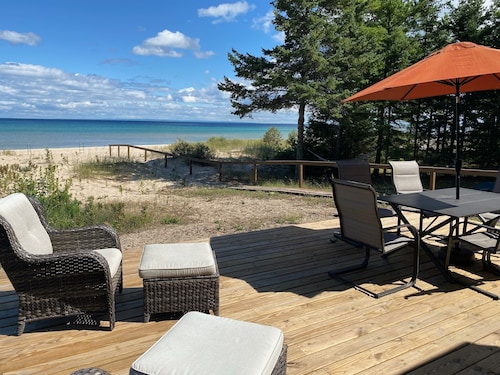 Lakefront Cottage on Soft Sand
