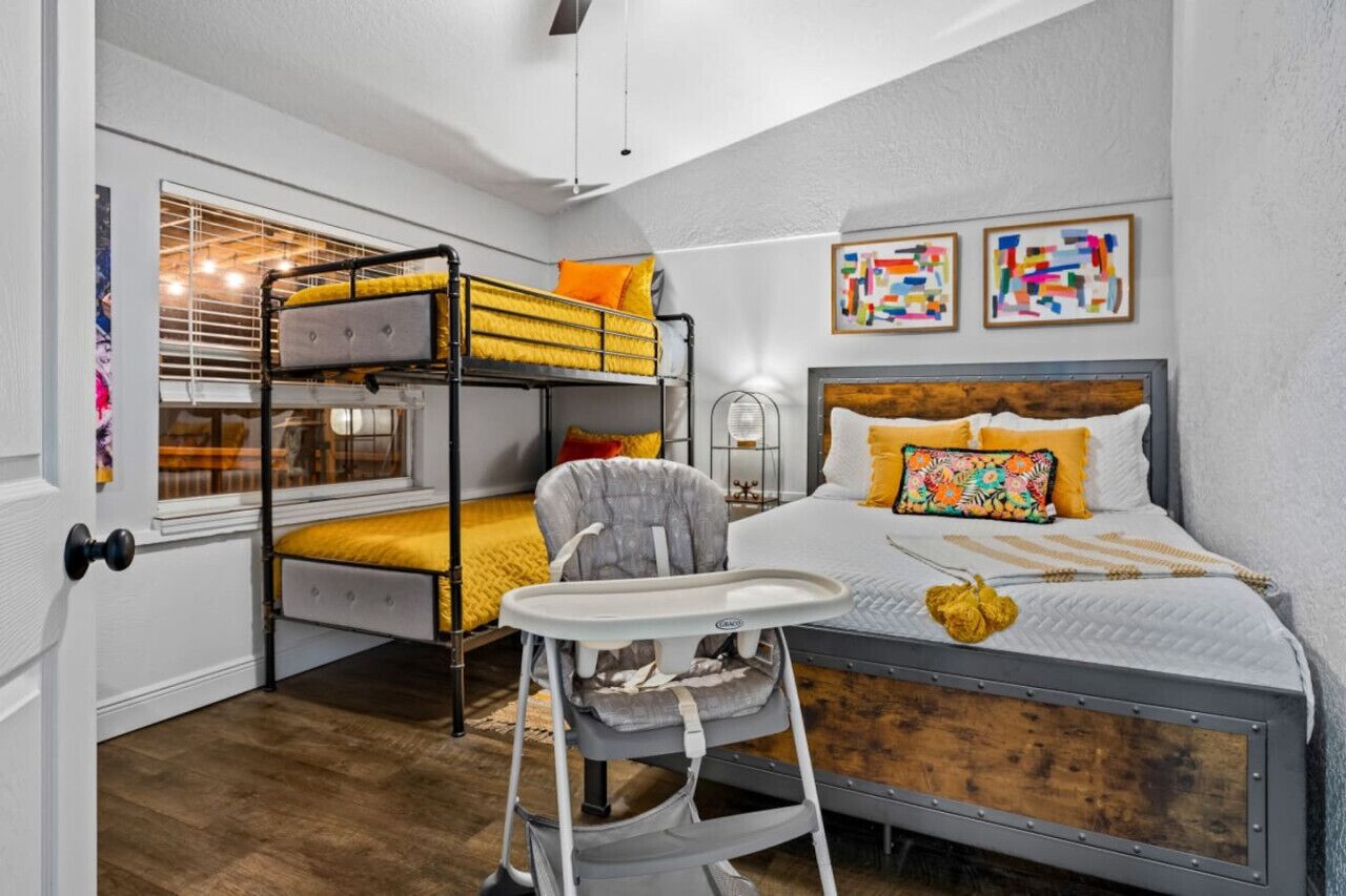3 bedrooms, desk, iron/ironing board, travel crib