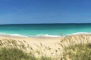 Beach nearby - Pickleball Paradise | Pool & Hot Tub Fun (Melbourne)