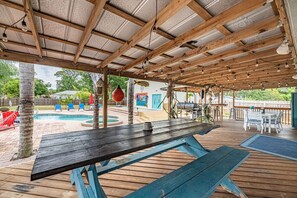 Outdoor dining - Pickleball Paradise | Pool & Hot Tub Fun (Melbourne)