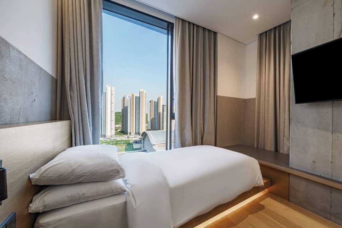 In-room safe, blackout curtains, soundproofing, free WiFi