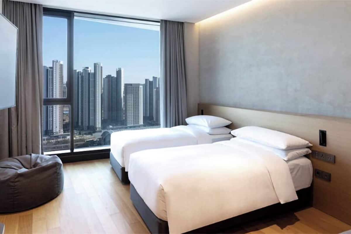 In-room safe, blackout drapes, soundproofing, free WiFi