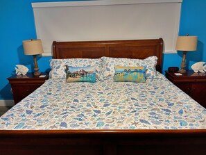 3 bedrooms, iron/ironing board, travel cot, WiFi - LILY'S BEACH HOUSE - POOL HOUSE WITH DIRECT RIVER ACCESS (Cape Coral)