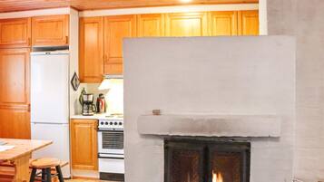 Frigorifero, microonde, lavastoviglie, pentole/stoviglie/utensili