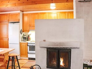 Refrigerador, microondas, lavavajillas, utensilios de cocina