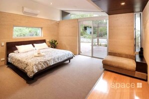 2 bedrooms, iron/ironing board, travel crib, free WiFi