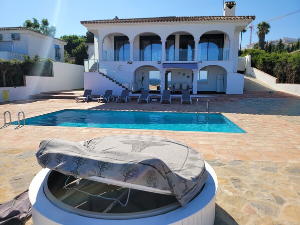 Pool - luxury apartments sea views with pool (malaga)