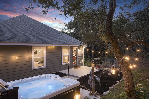 Outdoor spa tub