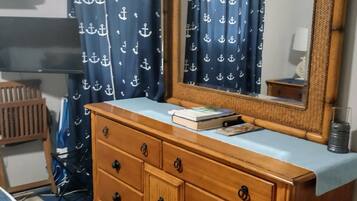 1 Schlafzimmer, Reisekinderbett, kostenloses WLAN, Bettwäsche