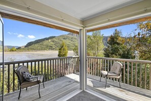 Property grounds - Millard House - Marlborough Sounds (Queen Charlotte Drive)