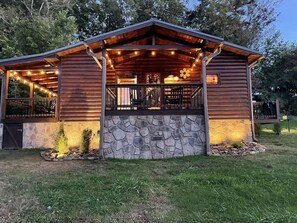 Exterior - ⭐️⛰Updated Premium Cabin w/ View ~Wears Valley(Close to Pigeon Forge/Gatlinburg) (Sevierville)