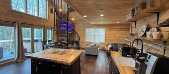 MoonLight Treehouse | Hot Tub · Lakefront Retreat