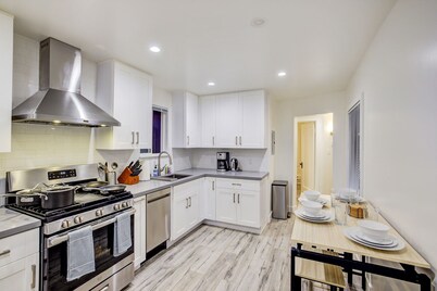 NEWLY FURNISHED! RECENTLY RENOVATED! CUTE SPACE! CLOSE TO SFO!