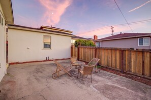 Property grounds - NEWLY FURNISHED! RECENTLY RENOVATED! CUTE SPACE! CLOSE TO SFO! (SOUTH SAN FRANCISCO)