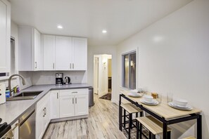 Fridge, microwave, oven, stovetop - NEWLY FURNISHED! RECENTLY RENOVATED! CUTE SPACE! CLOSE TO SFO! (SOUTH SAN FRANCISCO)