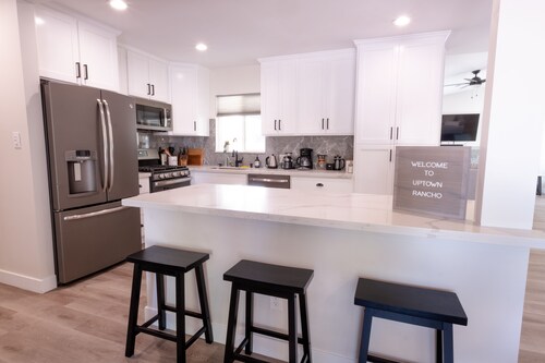 🌵 Eclectic 5BR Uptown Retreat 🌵 Pool ⭐ Giant Chess ⭐ Office ⭐ BBQ ⭐ Fire Pit ⭐