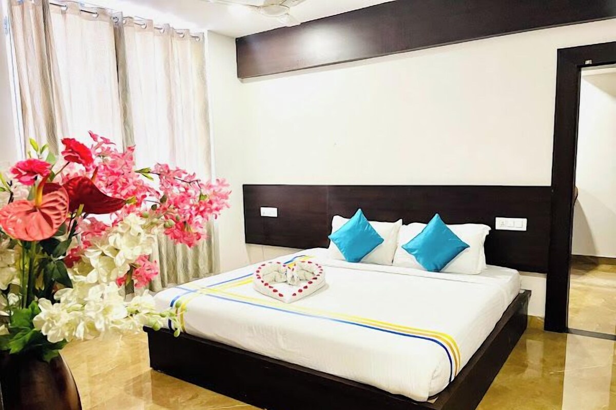 Egyptian cotton sheets, premium bedding, memory-foam beds, in-room safe
