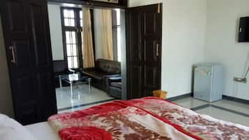 Deluxe Double or Twin Room | Iron/ironing board, free WiFi, bed sheets