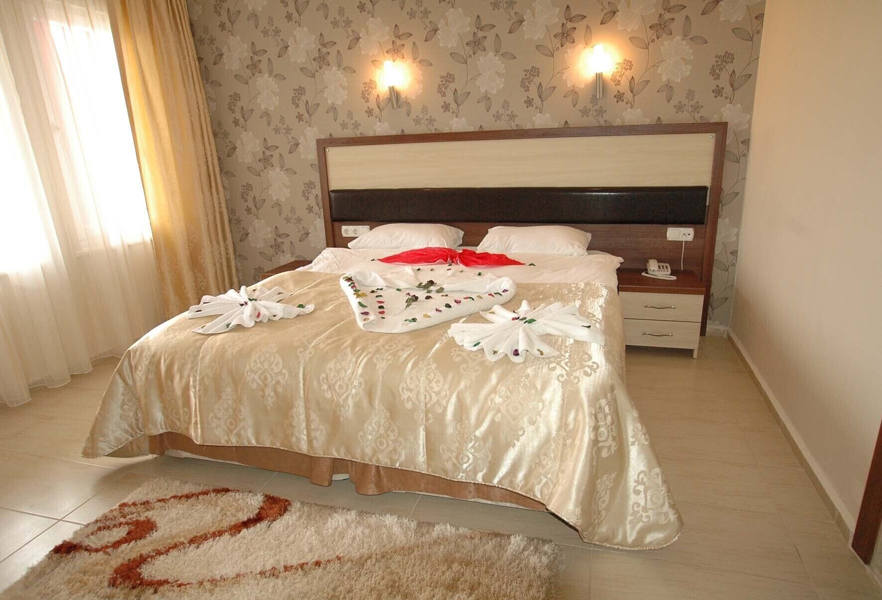 standard double room | minibar, in-room safe, free cots/infant beds, free rollaway beds