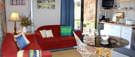 Smart-TV, Kamin, Bücher