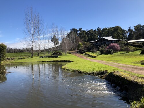 Balingup Rustic Retreat - Marian Ponds..Saltwater swimming pool, great gardens

