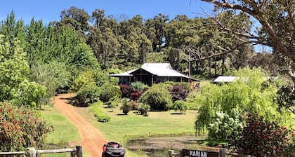 Balingup Rustic Retreat - Marian Ponds..Saltwater swimming pool, great gardens
