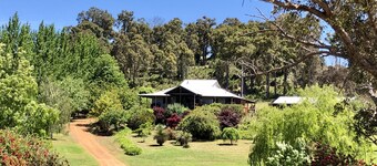 Balingup Rustic Retreat - Marian Ponds..Saltwater swimming pool, great gardens